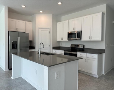 723 Grove St - Photo Thumbnail 14