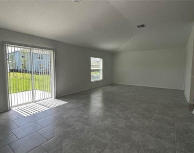 723 Grove St - Photo Thumbnail 11