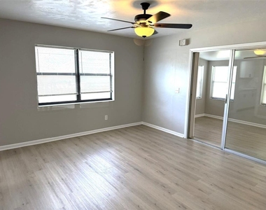 681 N Wellington Drive - Photo Thumbnail 11