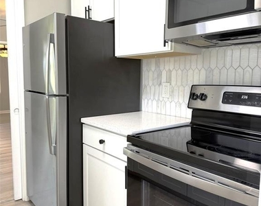 681 N Wellington Drive - Photo Thumbnail 8