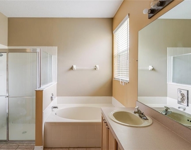 3742 Andover Cay Boulevard - Photo Thumbnail 9