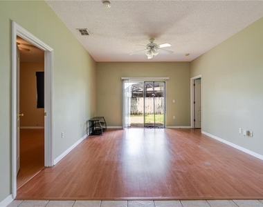 3742 Andover Cay Boulevard - Photo Thumbnail 7