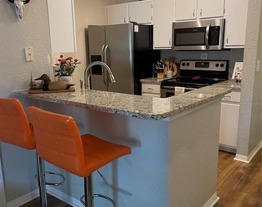 8917 Manor Loop - Photo Thumbnail 7