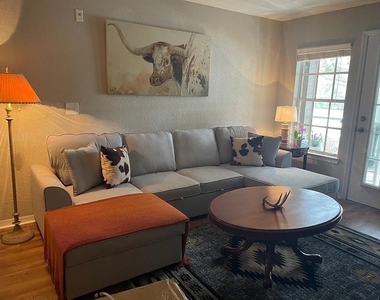 8917 Manor Loop - Photo Thumbnail 1