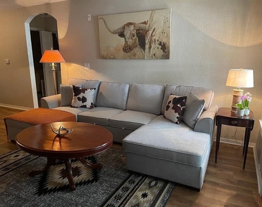 8917 Manor Loop - Photo Thumbnail 2