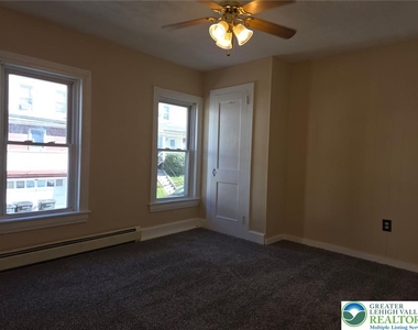 202 S Northampton Street - Photo Thumbnail 6