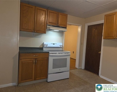 202 S Northampton Street - Photo Thumbnail 2