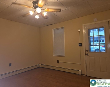 202 S Northampton Street - Photo Thumbnail 4