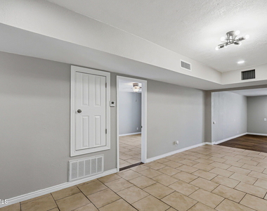 9425 Gschwind Street - Photo Thumbnail 7