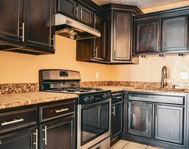 10818 Ivanhoe Drive - Photo Thumbnail 11