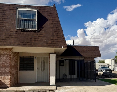 10818 Ivanhoe Drive - Photo Thumbnail 3