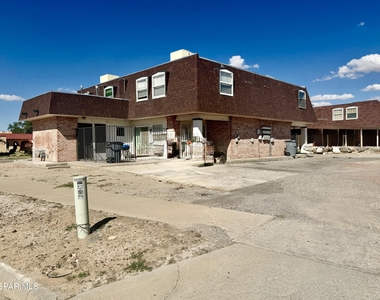 10818 Ivanhoe Drive - Photo Thumbnail 5