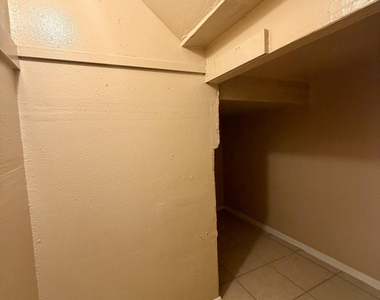 10818 Ivanhoe Drive - Photo Thumbnail 16