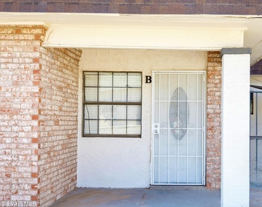 10818 Ivanhoe Drive - Photo Thumbnail 2