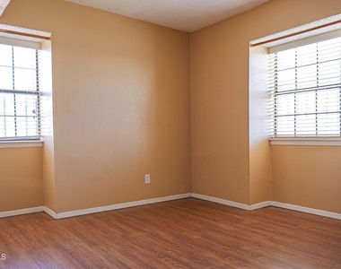 10818 Ivanhoe Drive - Photo Thumbnail 30