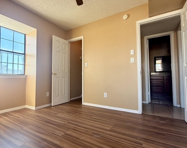 10818 Ivanhoe Drive - Photo Thumbnail 28