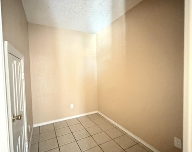 10818 Ivanhoe Drive - Photo Thumbnail 14