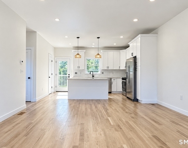 249 B New Haven Avenue - Photo Thumbnail 4