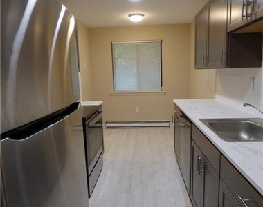 9 Debra Court - Photo Thumbnail 3