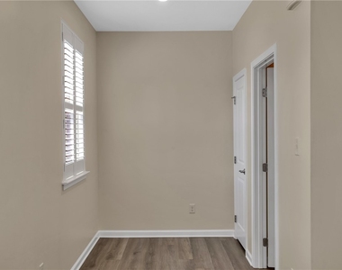 2005 Lampl Ln - Photo Thumbnail 12