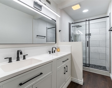 5253 S Lakewood Court - Photo Thumbnail 7