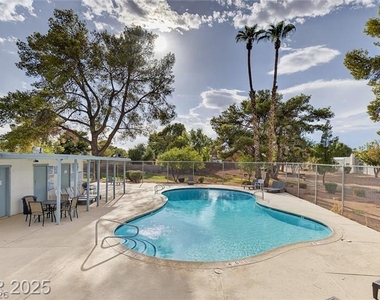 5253 S Lakewood Court - Photo Thumbnail 10