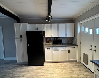 700 Stanford Street - Photo Thumbnail 3