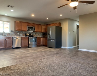 1208 Toledo Street - Photo Thumbnail 3