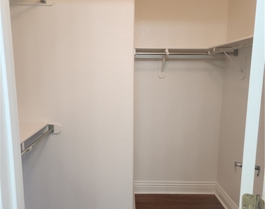 3213 Regal Swan Place - Photo Thumbnail 8