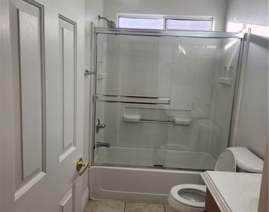 3213 Regal Swan Place - Photo Thumbnail 10