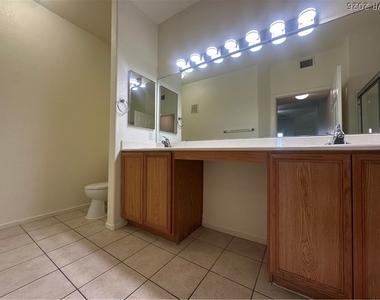 9303 Gilcrease Avenue - Photo Thumbnail 17