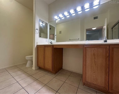 9303 Gilcrease Avenue - Photo Thumbnail 18