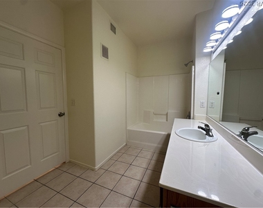 9303 Gilcrease Avenue - Photo Thumbnail 12