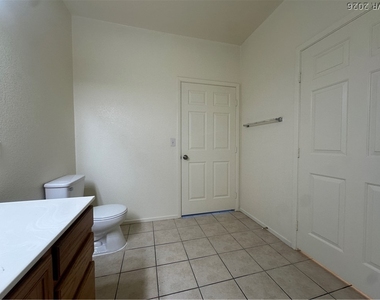 9303 Gilcrease Avenue - Photo Thumbnail 13