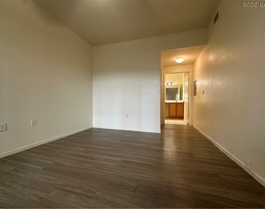9303 Gilcrease Avenue - Photo Thumbnail 14