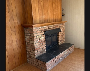 1604 Durell Lane - Photo Thumbnail 7