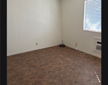 1604 Durell Lane - Photo Thumbnail 11