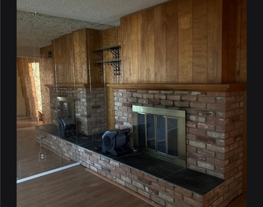 1604 Durell Lane - Photo Thumbnail 8