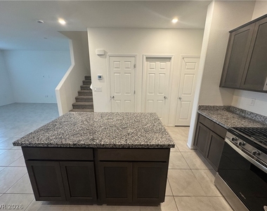 660 Foam Flower Lane - Photo Thumbnail 7