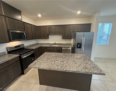 660 Foam Flower Lane - Photo Thumbnail 6