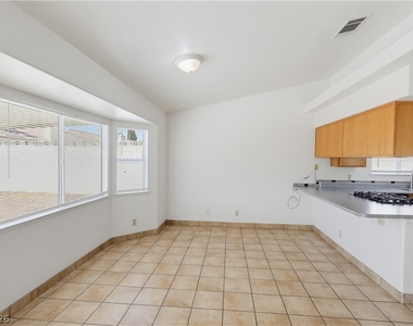 5025 Golfridge Drive - Photo Thumbnail 6