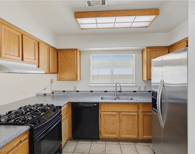 5025 Golfridge Drive - Photo Thumbnail 10