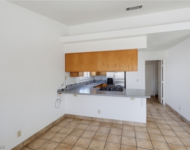 5025 Golfridge Drive - Photo Thumbnail 7