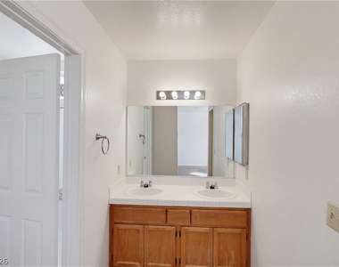 5025 Golfridge Drive - Photo Thumbnail 18