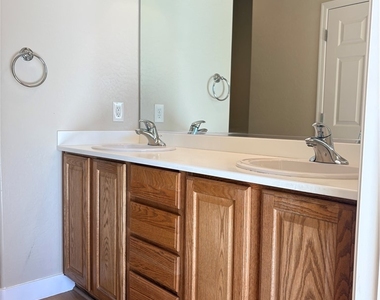 2575 Sargon Street - Photo Thumbnail 6