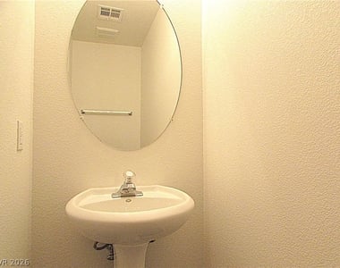 8404 Tiger Woods Avenue - Photo Thumbnail 5