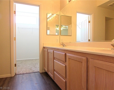 8404 Tiger Woods Avenue - Photo Thumbnail 12