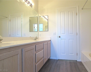 8404 Tiger Woods Avenue - Photo Thumbnail 10