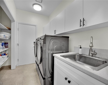 8121 Sunset Cove Drive - Photo Thumbnail 39