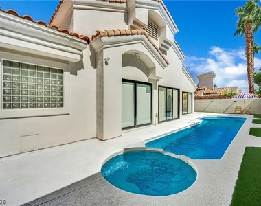 8121 Sunset Cove Drive - Photo Thumbnail 42